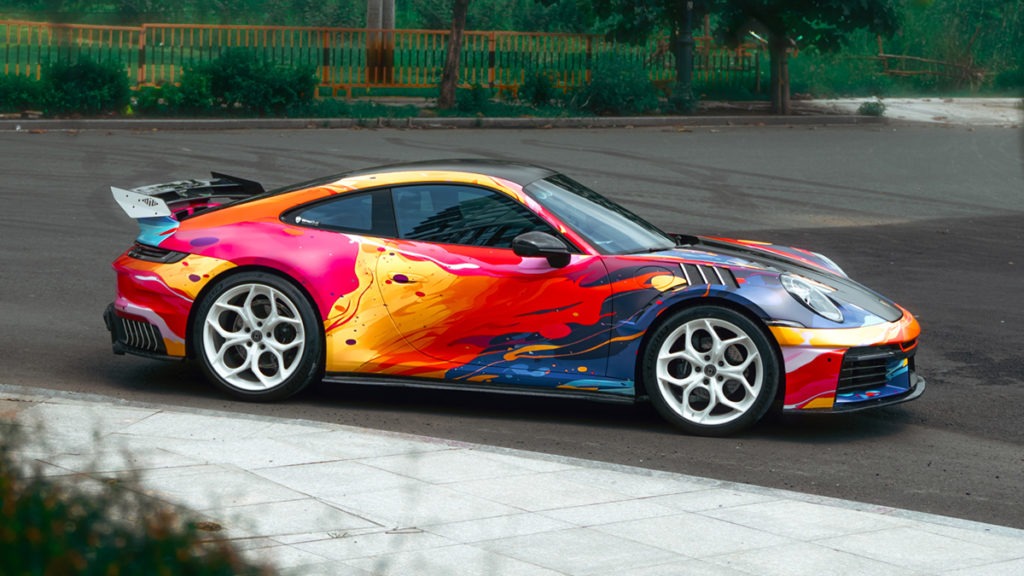 Design vytvořený s využitím technologie AI na Porsche Carrera 911